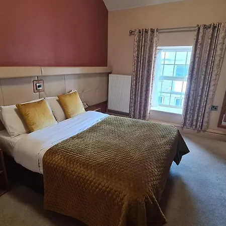 The Farnham Arms Hotel