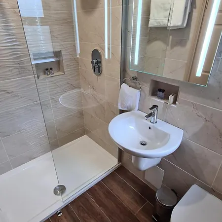 The Farnham Arms 3* Κάβαν