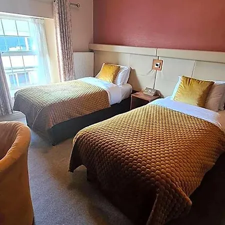 The Farnham Arms Hotel 3*