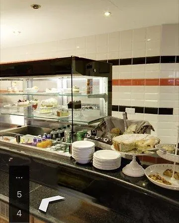 The Farnham Arms Hotel 3*