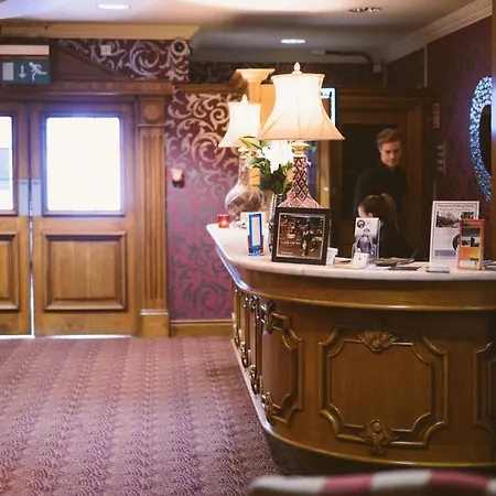 Отель The Farnham Arms