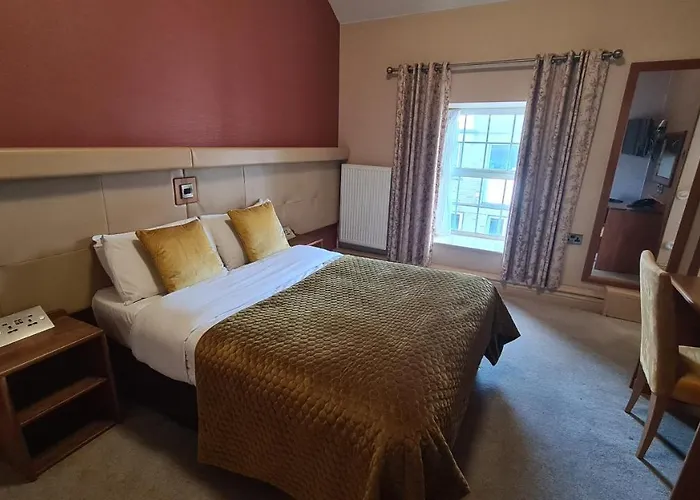 The Farnham Arms Hotel