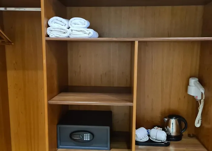 The Farnham Arms Hotel